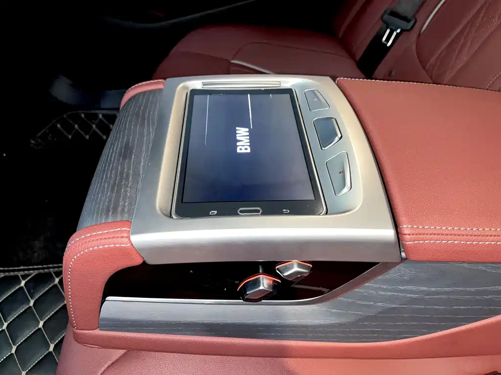 BMW 5 Series — миниатюра 5