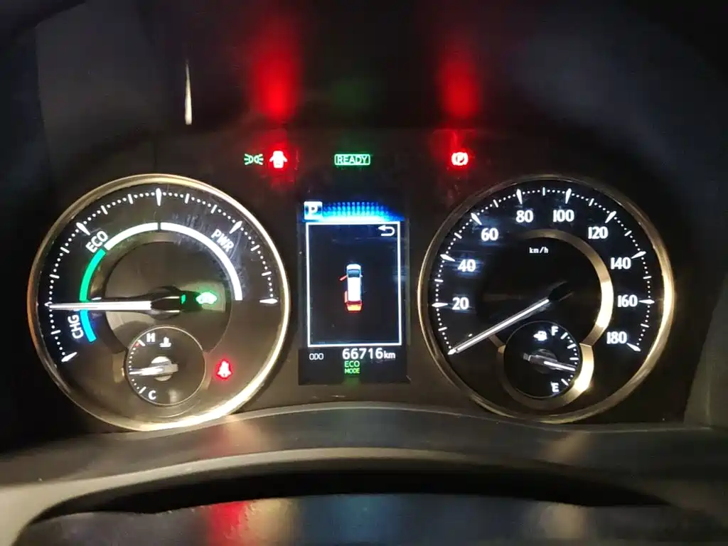 Toyota Alphard — миниатюра 16