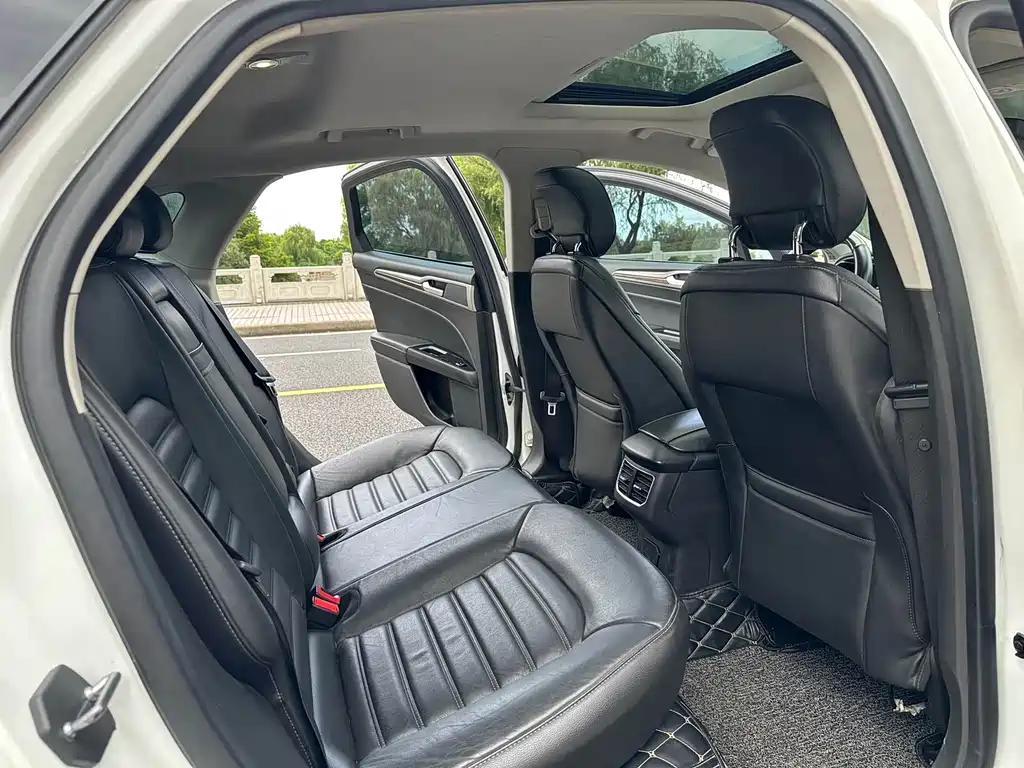 Ford Mondeo — миниатюра 12