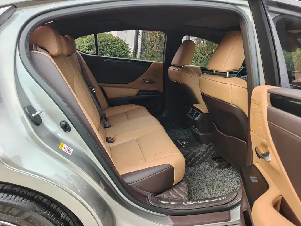 Lexus ES — миниатюра 12