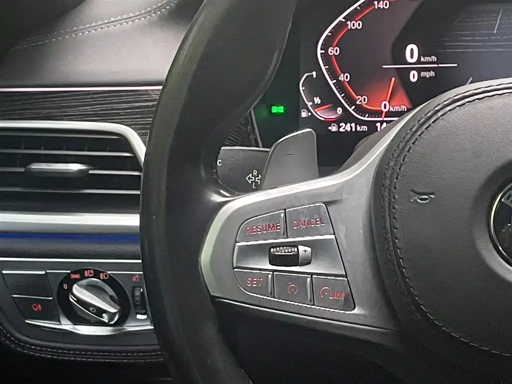 BMW 7 Series — миниатюра 14