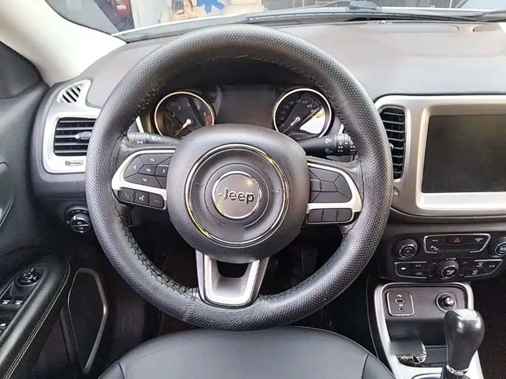Jeep Compass — миниатюра 11