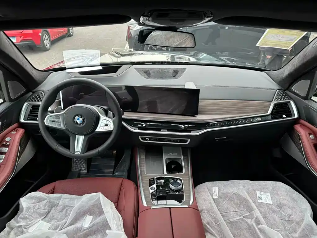 BMW X5 2025 xDrive 40Li M Sport