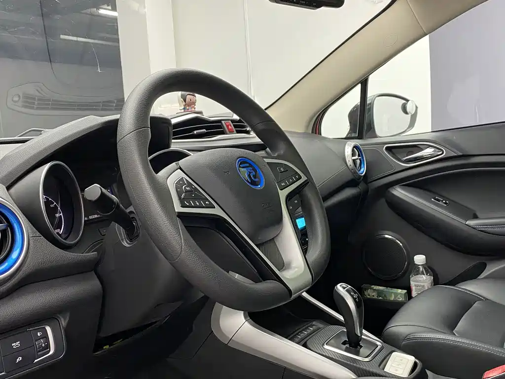 BYD Yuan EV — миниатюра 8