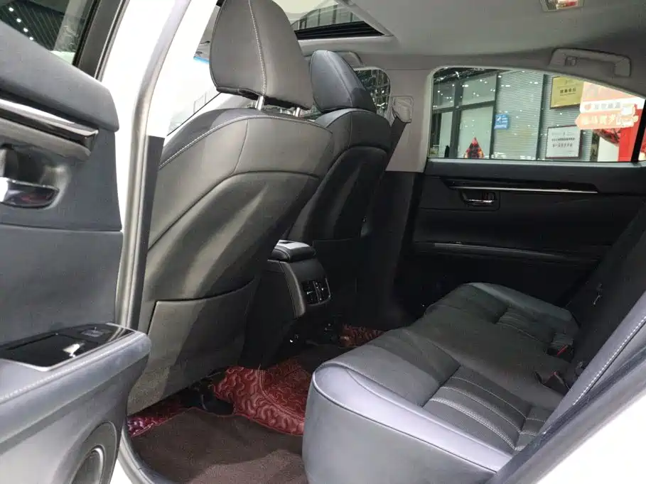 Lexus ES — миниатюра 7