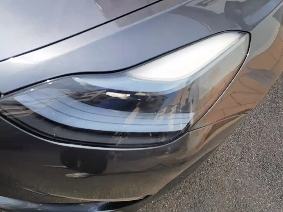 Tesla Model 3 — миниатюра 5