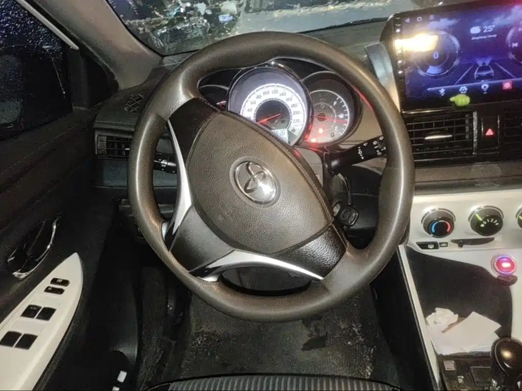 Toyota Yaris L — миниатюра 15