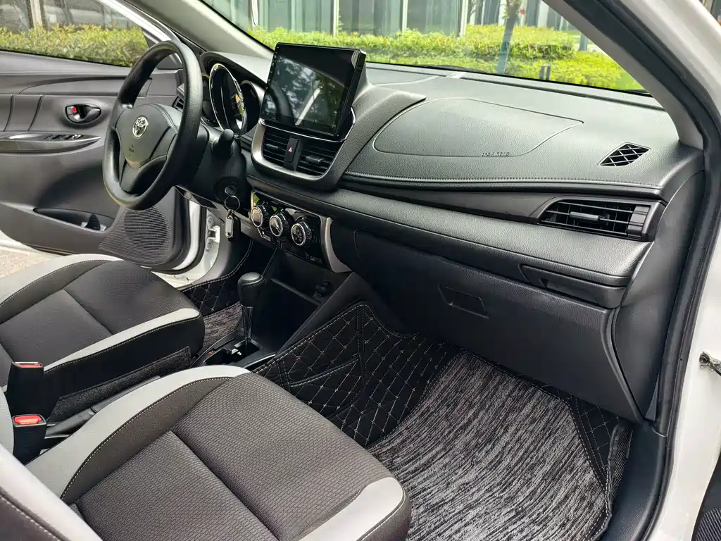 Toyota Yaris L — миниатюра 30