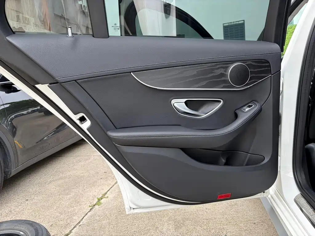 Mercedes-Benz C-Class — миниатюра 17