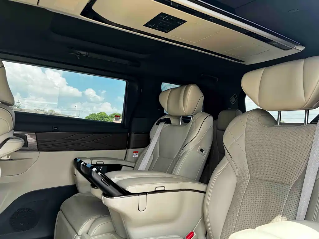 Toyota Vellfire — миниатюра 8