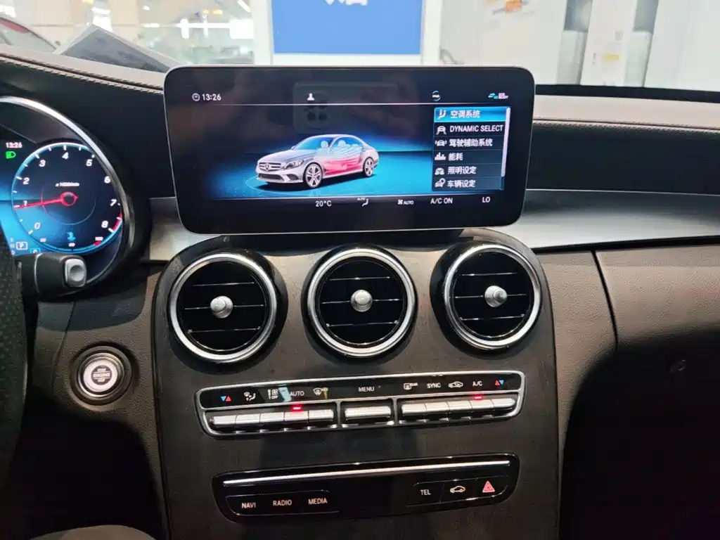 Mercedes-Benz C-Class — миниатюра 13