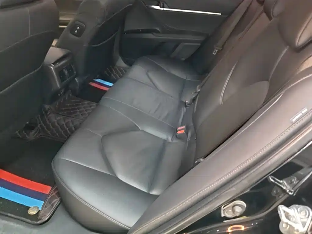 Toyota Camry — миниатюра 17