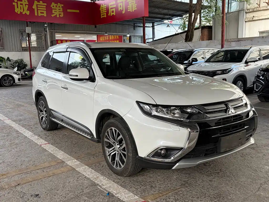 Mitsubishi Outlander — миниатюра 2
