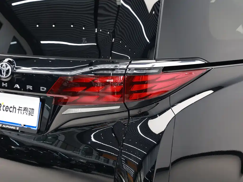 Toyota Alphard — миниатюра 26