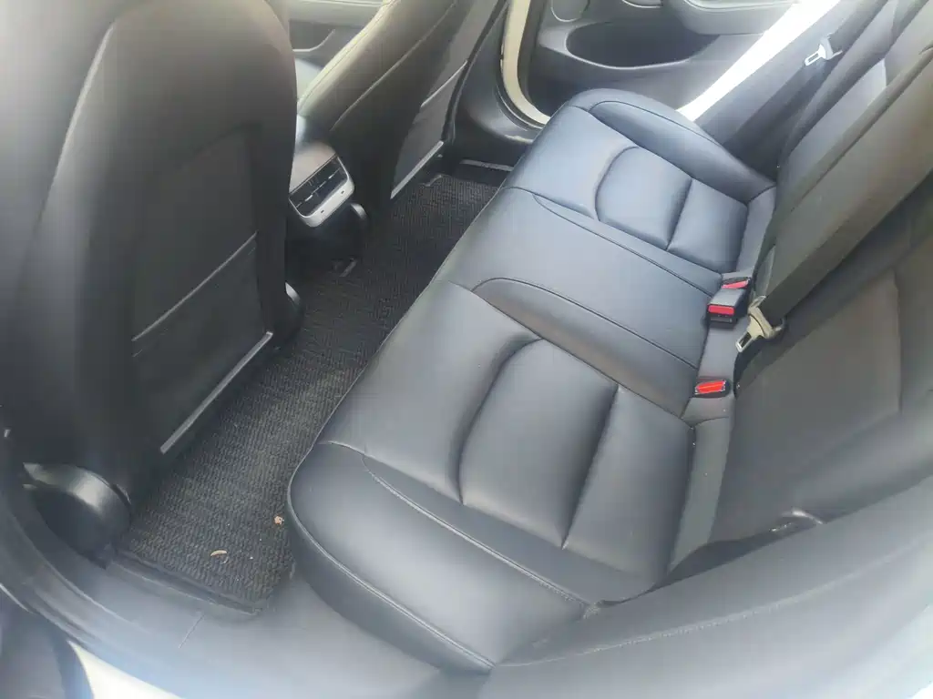 Tesla Model 3 — миниатюра 12