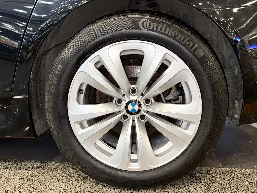 BMW 5 Series — миниатюра 13