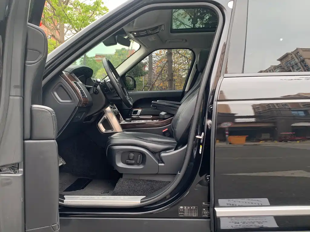 Land Rover Range Rover — миниатюра 10