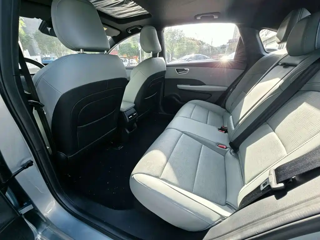 Roewe Young Wai D6 — миниатюра 16
