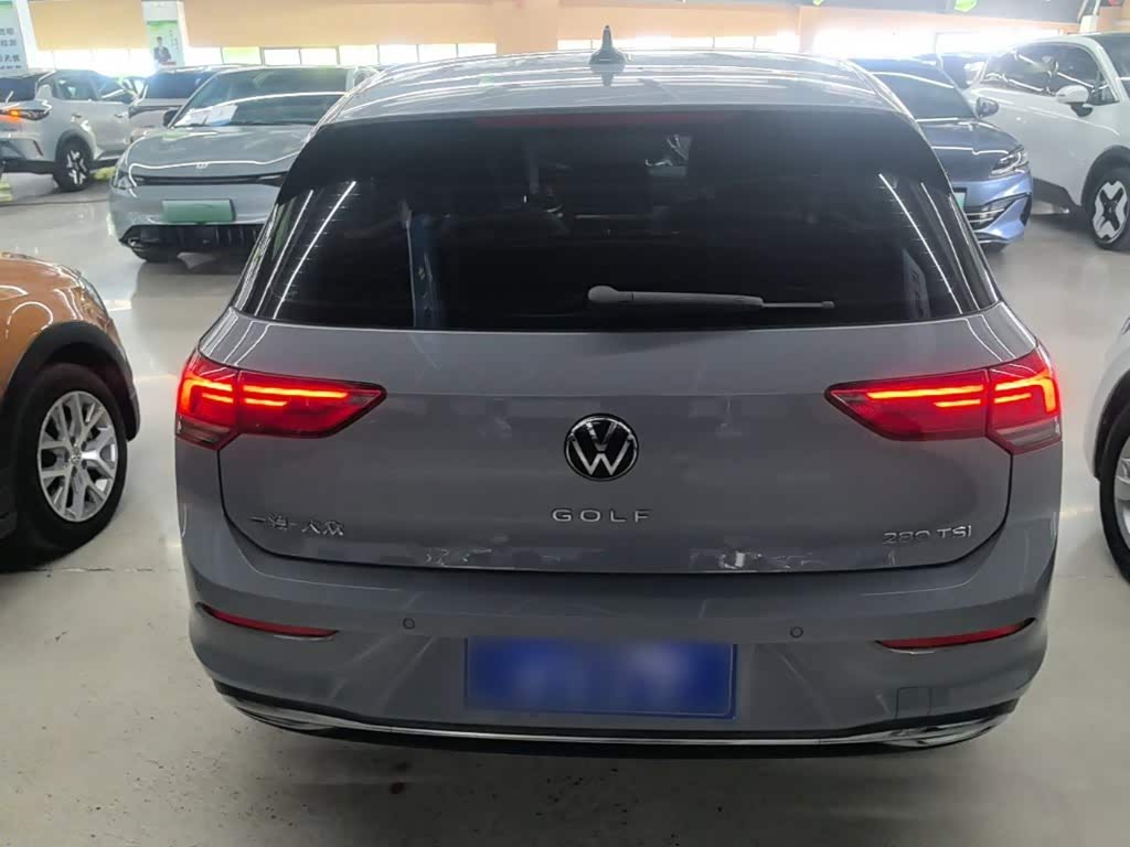 Volkswagen Golf 1.4 л 2023 г. Серебристо-серый, пробег 27599 км