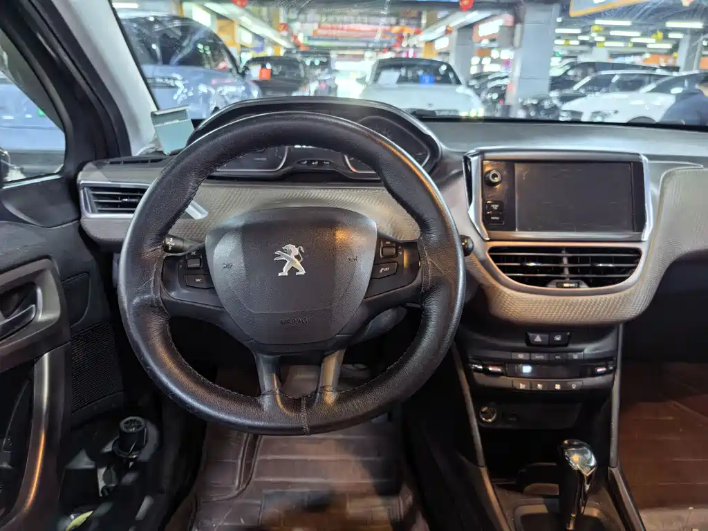 Peugeot 2008 2014 1.6L AT Fashion
