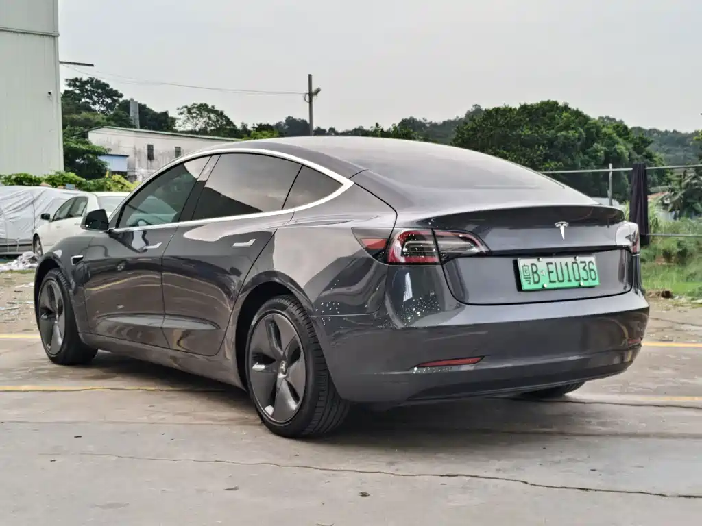 Tesla Model 3 — миниатюра 2
