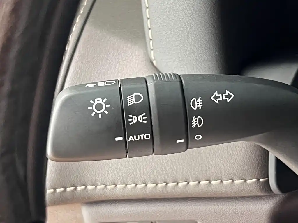 Toyota Alphard — миниатюра 18