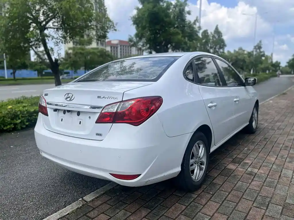 Hyundai Elantra — миниатюра 7