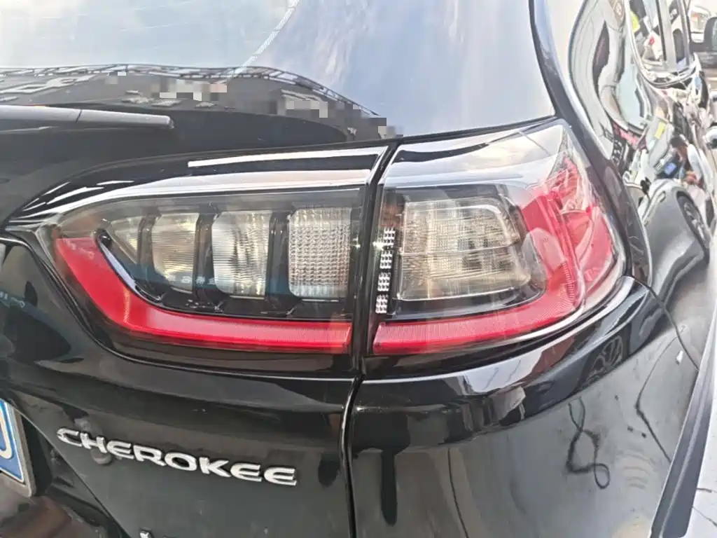 Jeep Cherokee — миниатюра 8