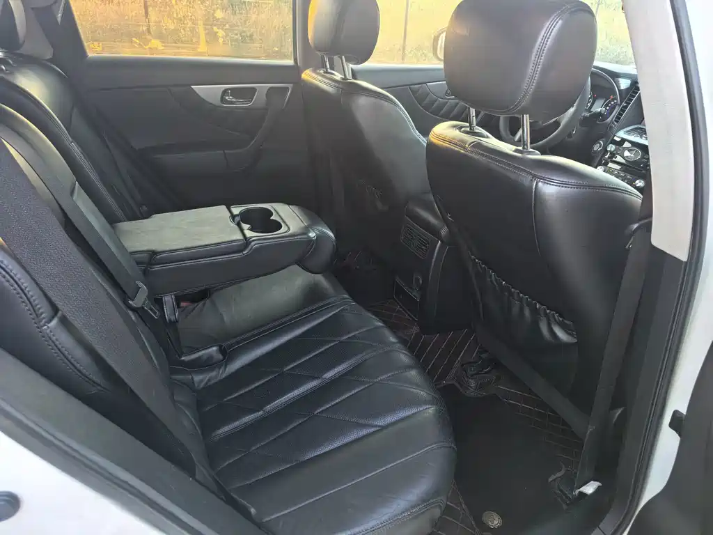 Infiniti FX — миниатюра 5