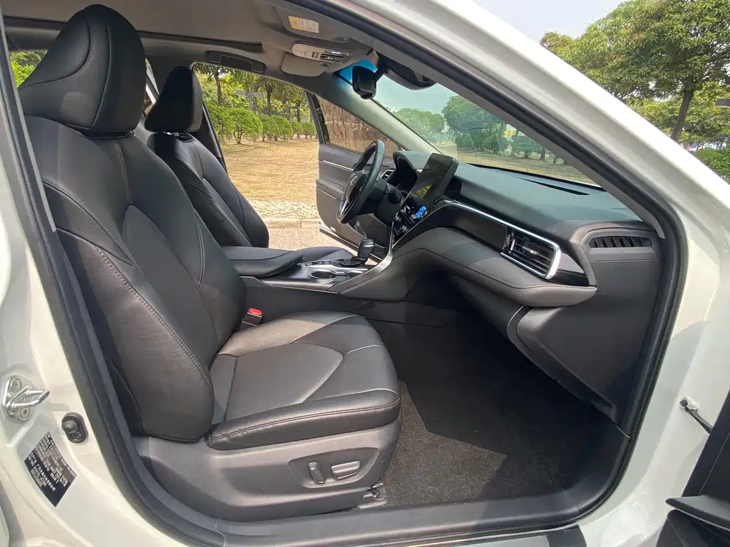 Toyota Camry — миниатюра 11