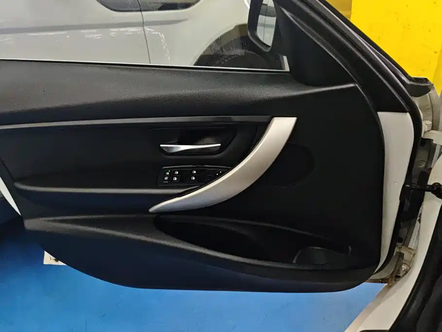BMW 3 Series — миниатюра 7