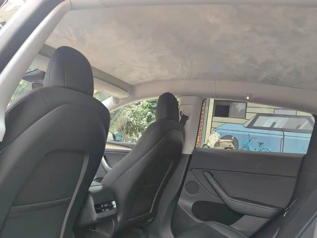 Tesla Model Y — миниатюра 8
