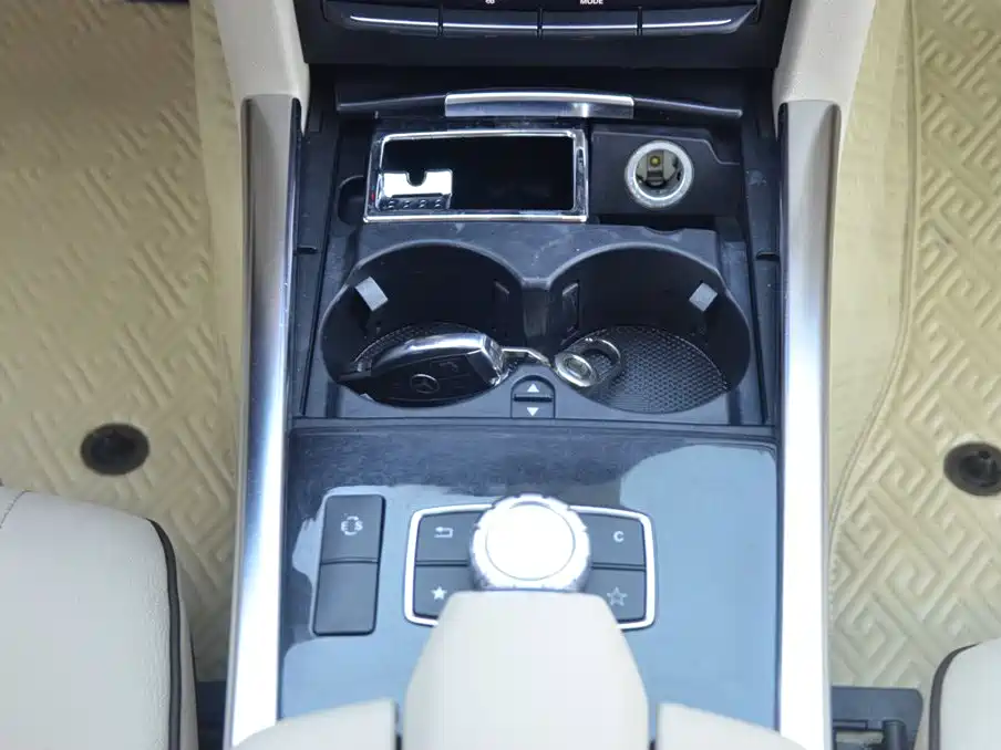 Mercedes-Benz E-Class — миниатюра 9