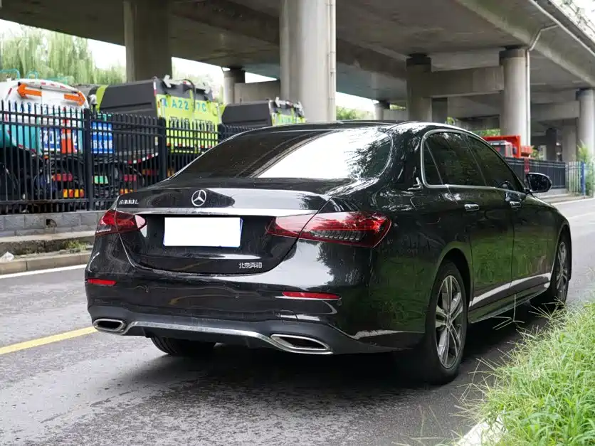 Mercedes-Benz E-Class — миниатюра 16