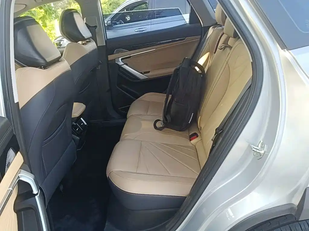 Geely Boyue L — миниатюра 17