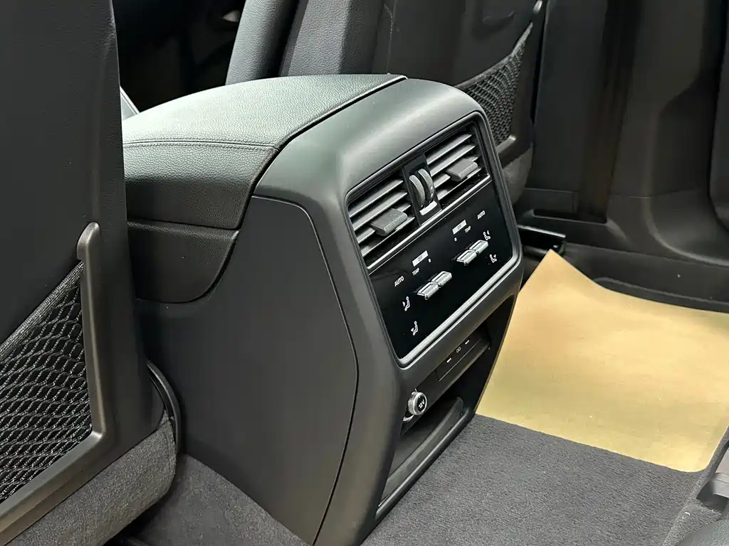 Porsche Cayenne — миниатюра 18