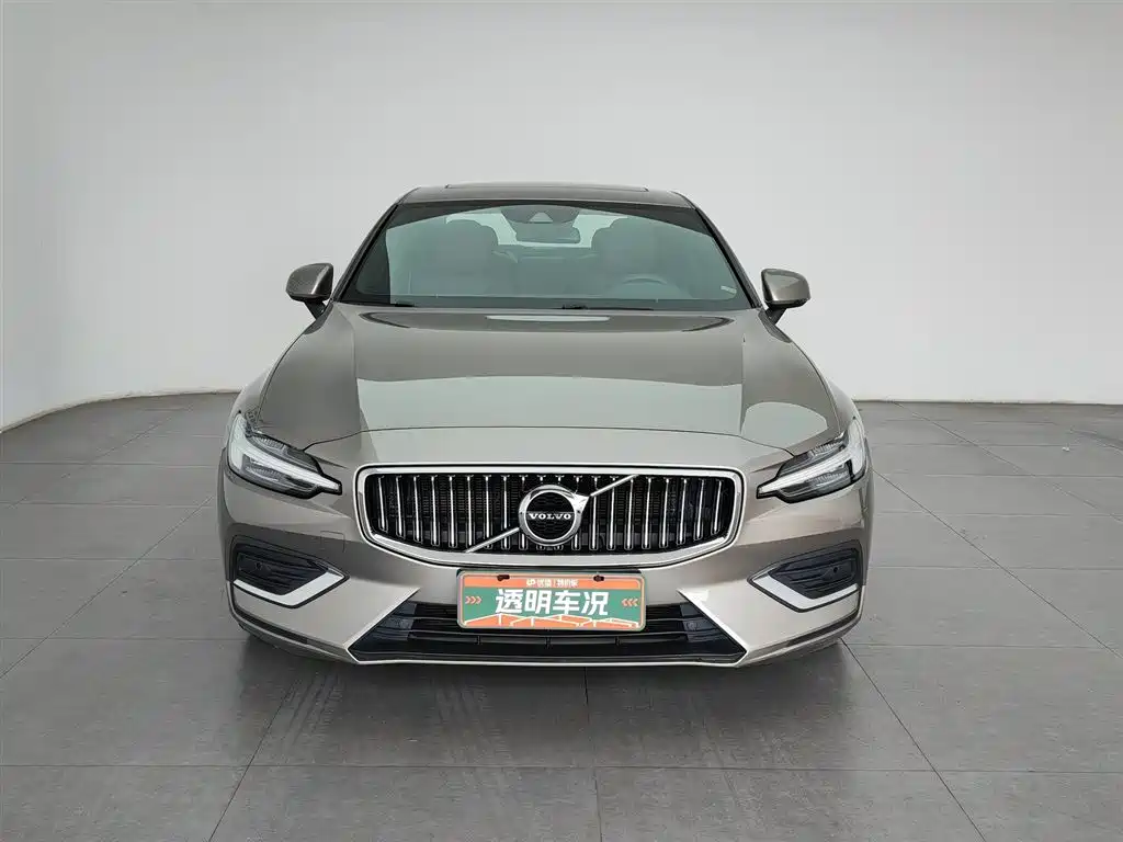 Volvo S60 2022 B4 Luxury