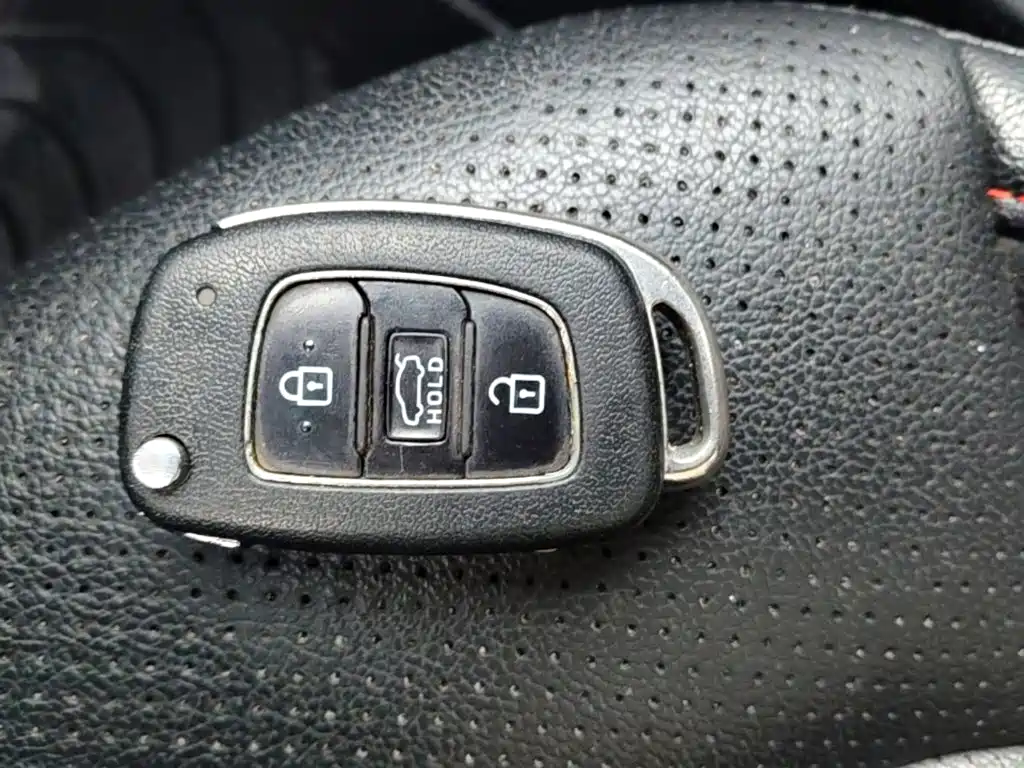 Hyundai Elantra — миниатюра 9