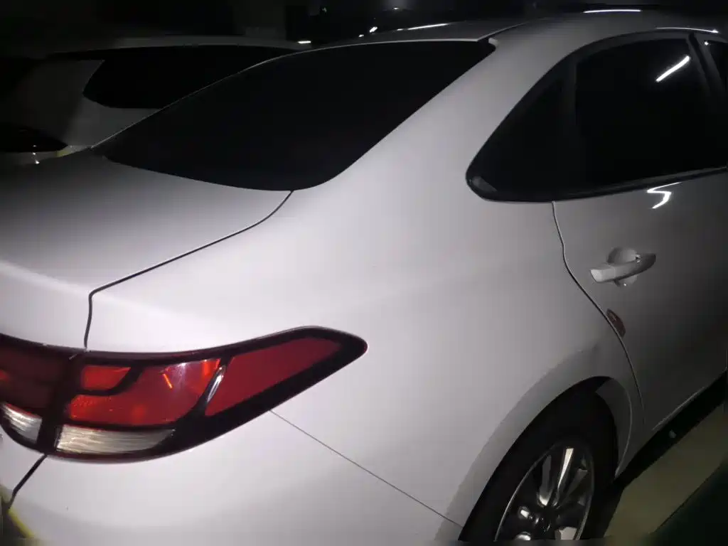 Hyundai Elantra — миниатюра 4