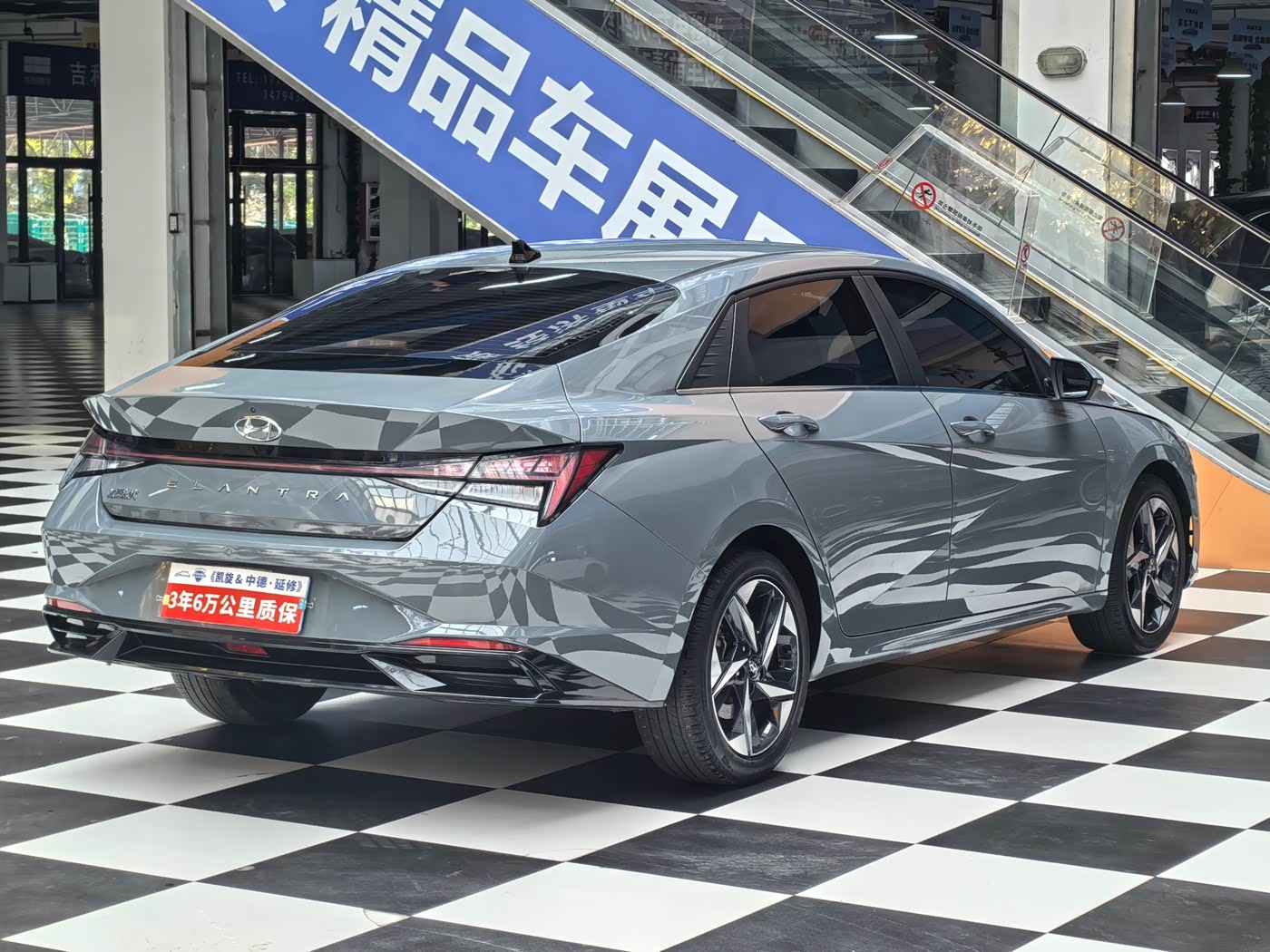 Hyundai Elantra 1.5 л 2022 г. Серебристо-серый, пробег 43000 км