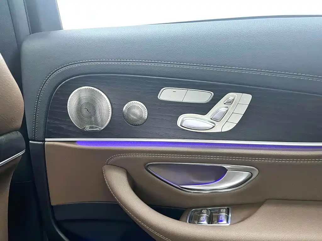 Mercedes-Benz E-Class — миниатюра 7