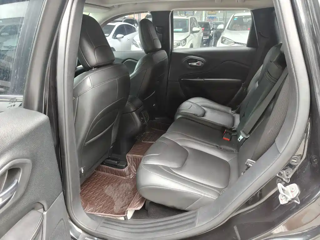 Jeep Cherokee 2.0L Superior Edition, фото 8