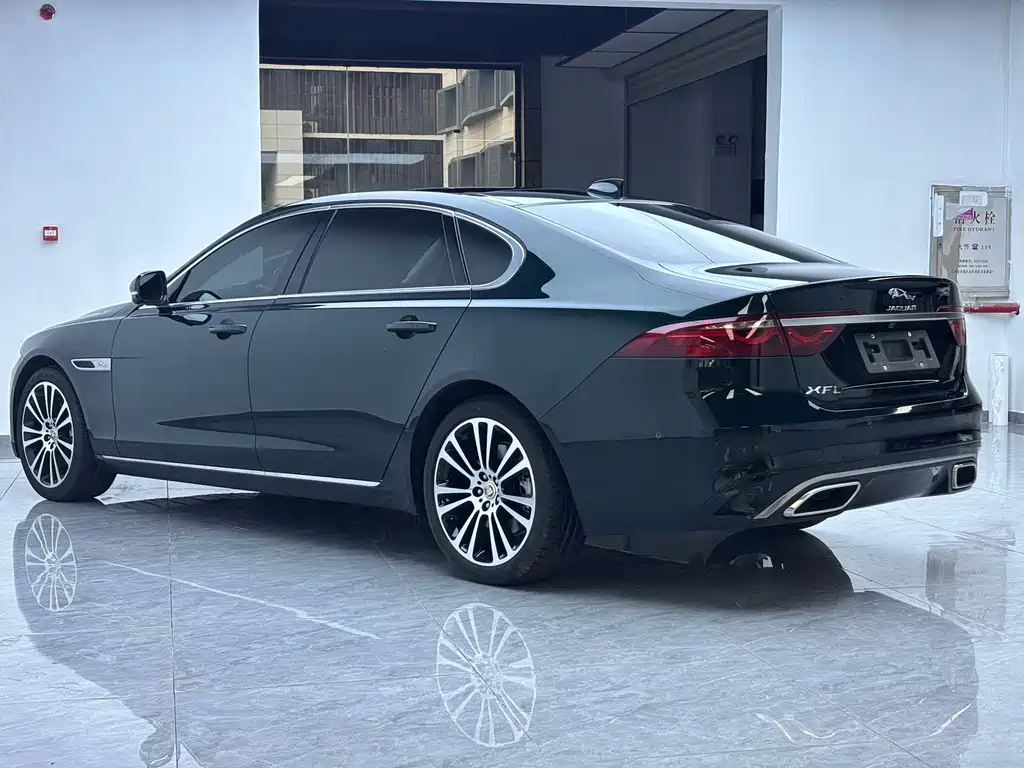 Jaguar XFL — миниатюра 10