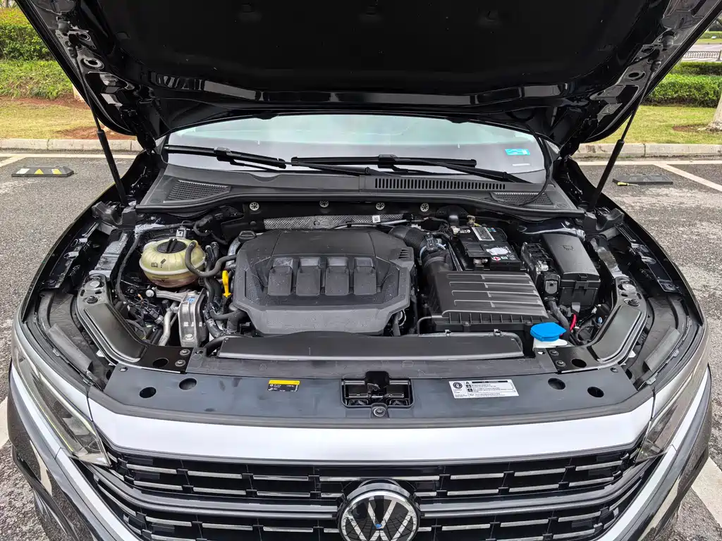 Volkswagen Passat 2023 330TSI Luxury