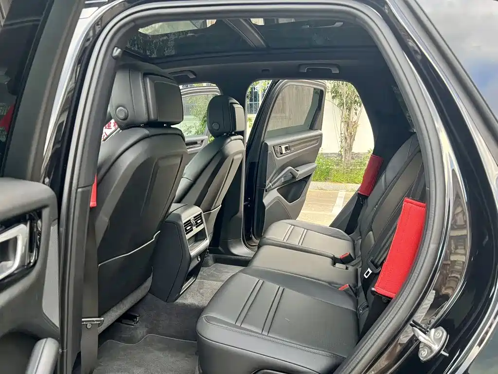Porsche Cayenne — миниатюра 13