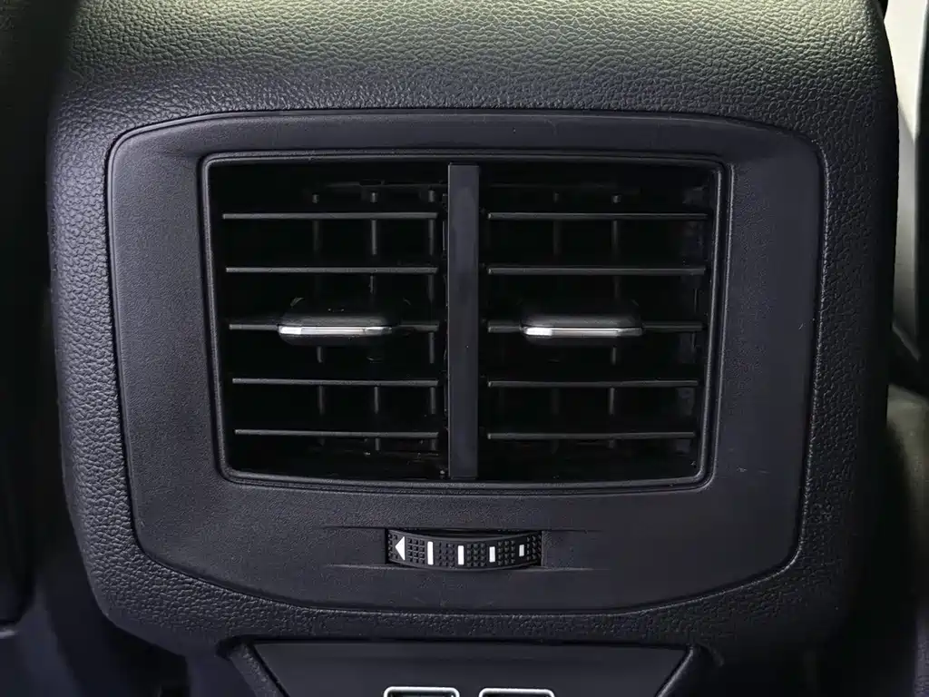 Volkswagen T-Roc — миниатюра 10