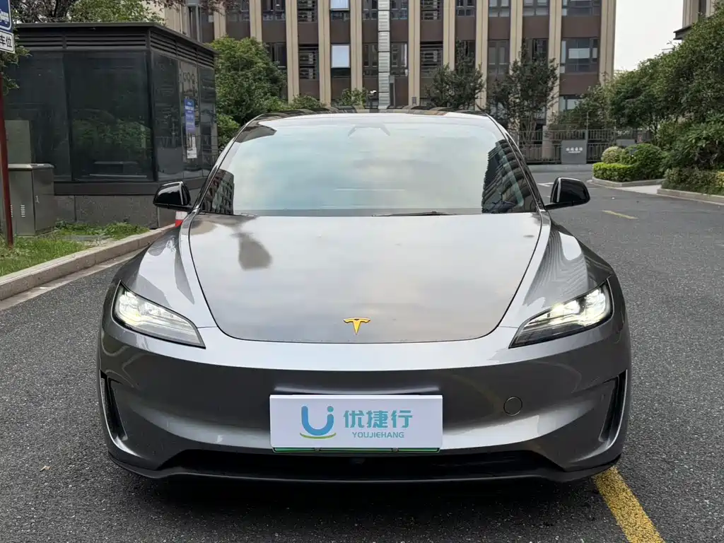 Tesla Model 3 — миниатюра 2