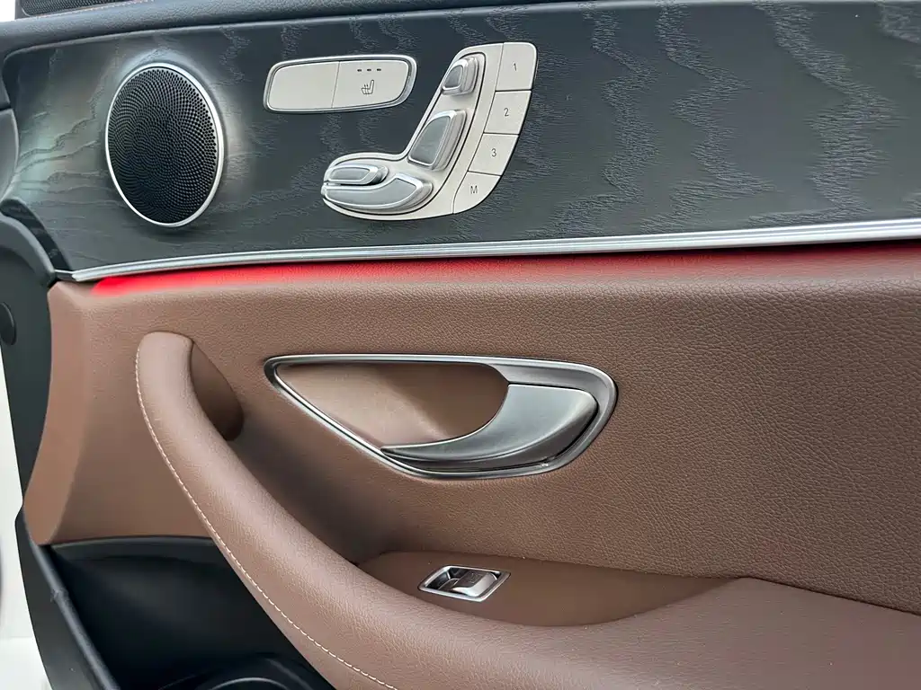 Mercedes-Benz E-Class (Import) — миниатюра 12