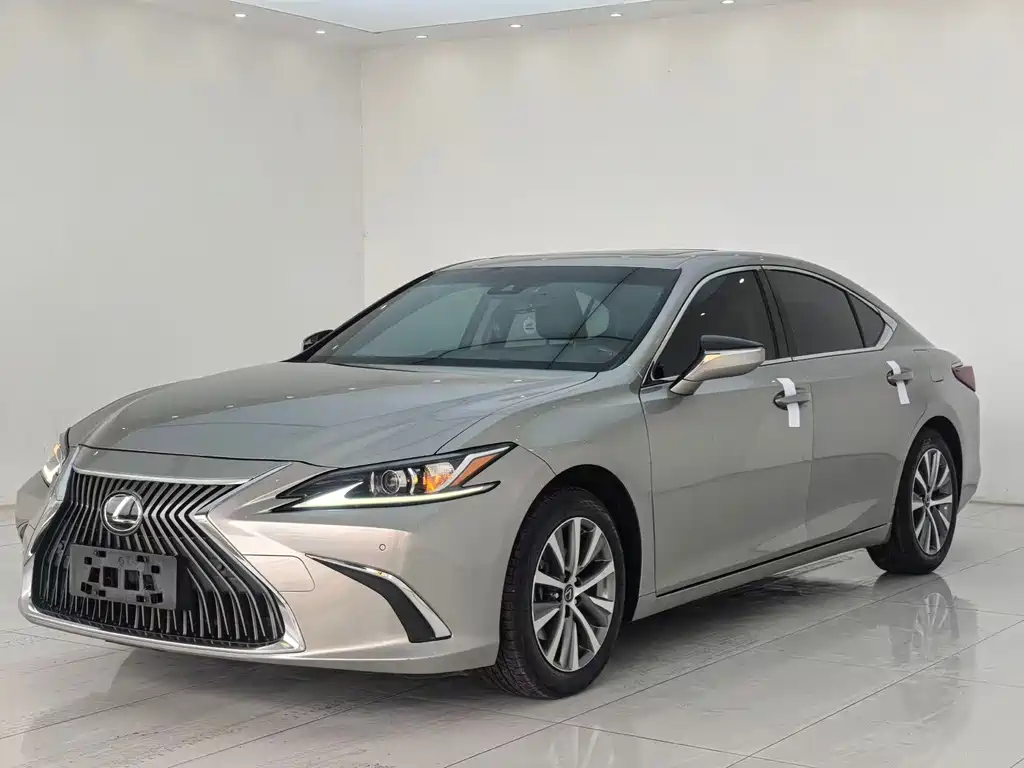 Lexus ES 2021