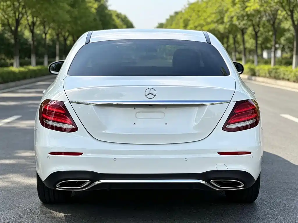 Mercedes-Benz E-Class — миниатюра 6
